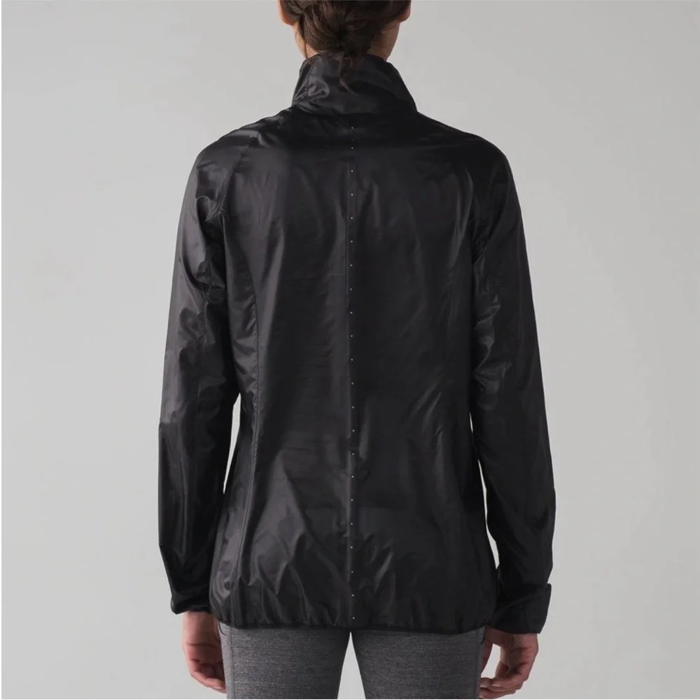 Lululemon Women's Run With It Jacket Black Windbreaker Water Resistant | Size 8 - Picture 2 of 6